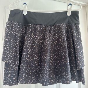 Varley tennis skirt with build in shorts-XL.